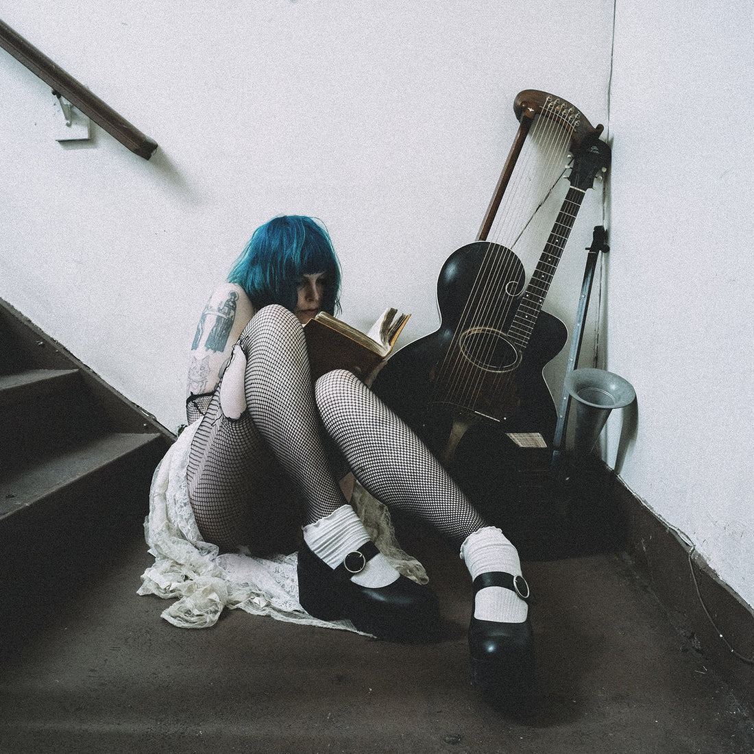 Amy Rose Mills (Couch Slut + Adult Human Females) announces new album 'i think we've met before'